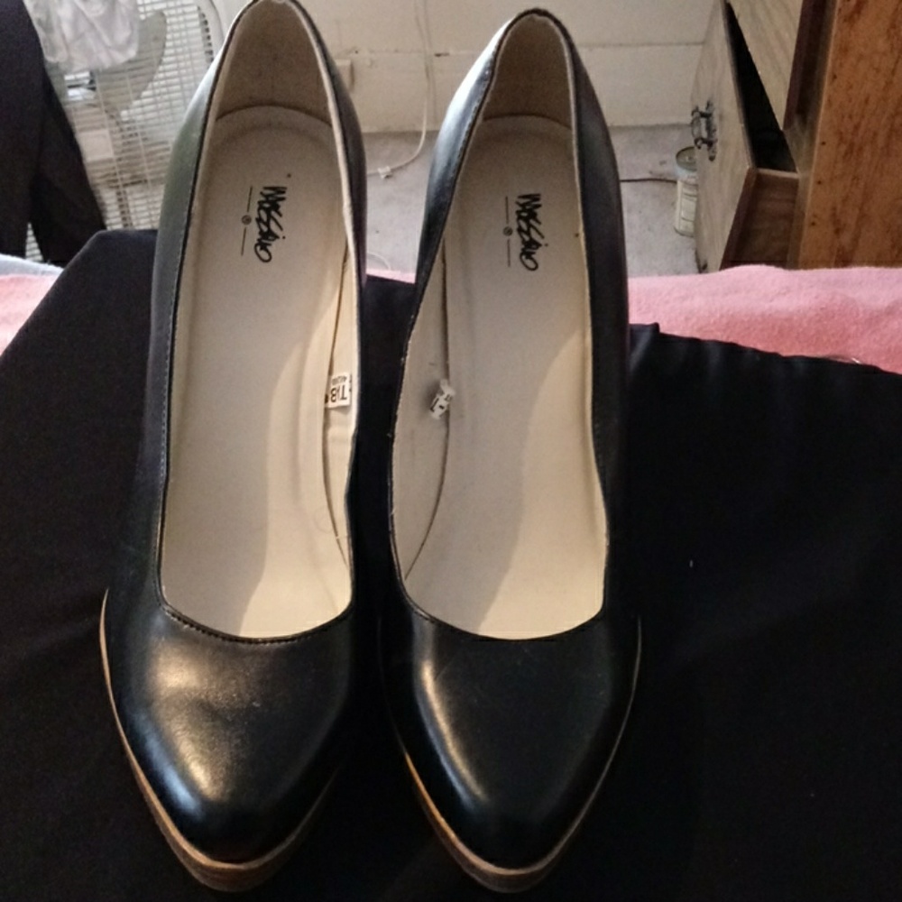 Shoes - Picture 5 of 5